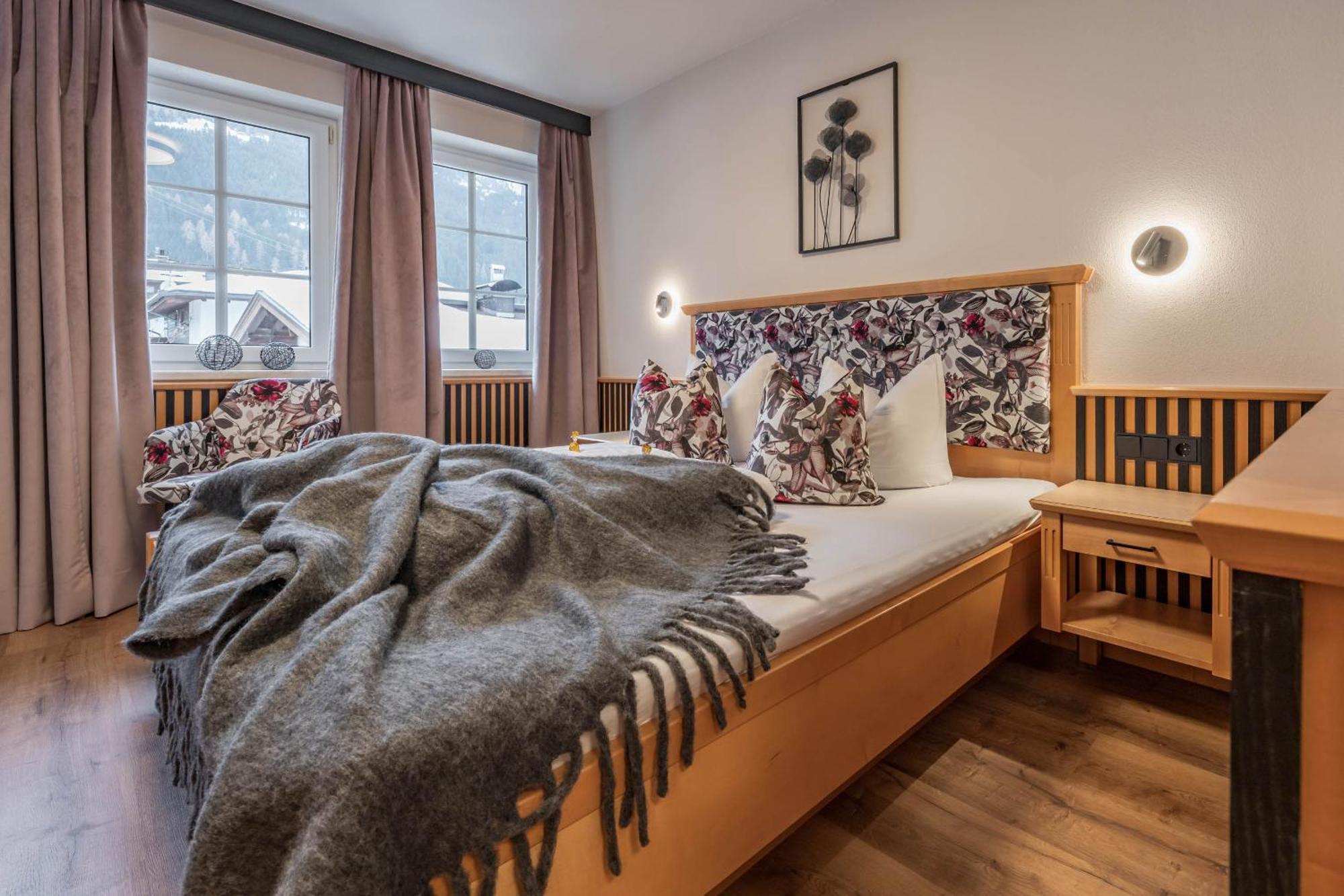 Apparthotel Sonnenhof Mayrhofen Exterior foto